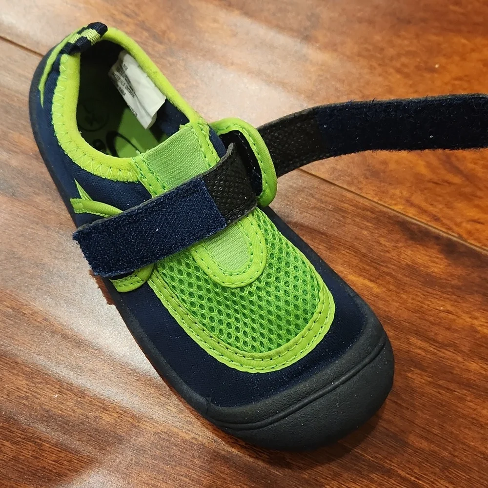 C9 Champion Water Shoes size L 9/10